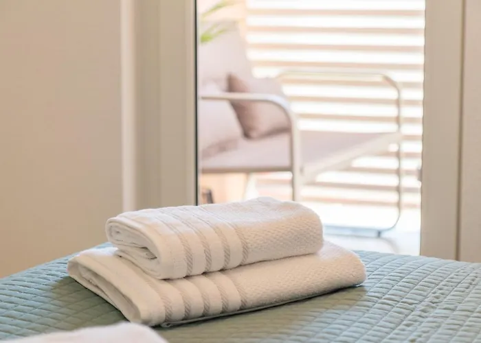 New Large App Near Sea, Cozy 3 Bedrooms And 2 Bathrooms Διαμέρισμα *