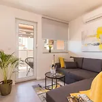 New Large App Near Sea, Cozy 3 Bedrooms And 2 Bathrooms פולה