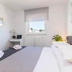 New Large App Near Sea, Cozy 3 Bedrooms And 2 Bathrooms דירה *