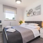 New Large App Near Sea, Cozy 3 Bedrooms And 2 Bathrooms *