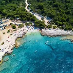 New Large App Near Sea, Cozy 3 Bedrooms And 2 Bathrooms דירה *
