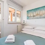 New Large App Near Sea, Cozy 3 Bedrooms And 2 Bathrooms דירה פולה