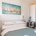 New Large App Near Sea, Cozy 3 Bedrooms And 2 Bathrooms דירה פולה