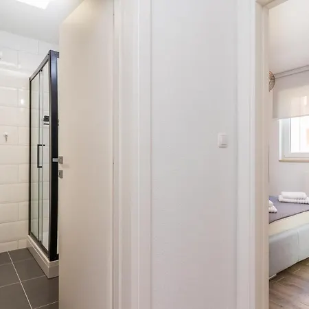 Daire New Large App Near Sea, Cozy 3 Bedrooms And 2 Bathrooms *