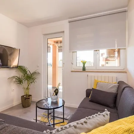 Daire New Large App Near Sea, Cozy 3 Bedrooms And 2 Bathrooms *