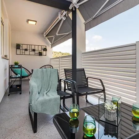 New Large App Near Sea, Cozy 3 Bedrooms And 2 Bathrooms * פולה