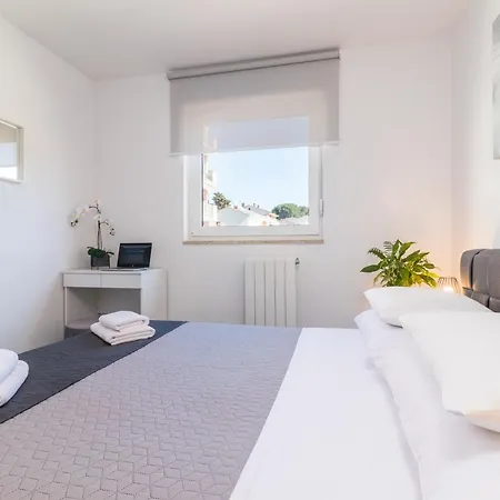 New Large App Near Sea, Cozy 3 Bedrooms And 2 Bathrooms Apartment *
