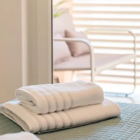 New Large App Near Sea, Cozy 3 Bedrooms And 2 Bathrooms Apartment *